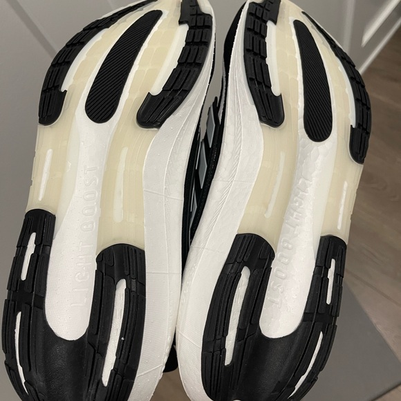 🔥ADIDAS ULTRABOOST🔥 - Picture 4 of 6